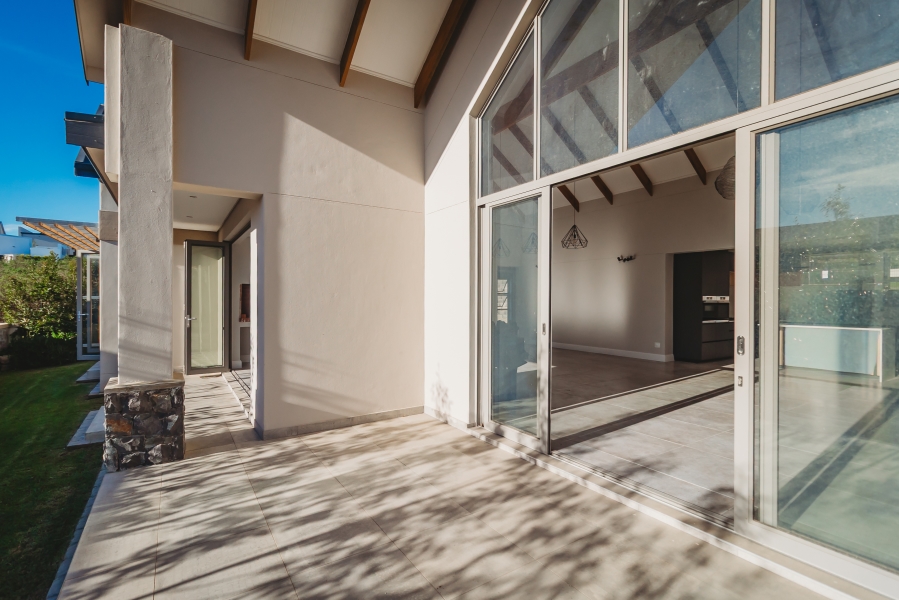 4 Bedroom Property for Sale in Kingswood Golf Estate Western Cape